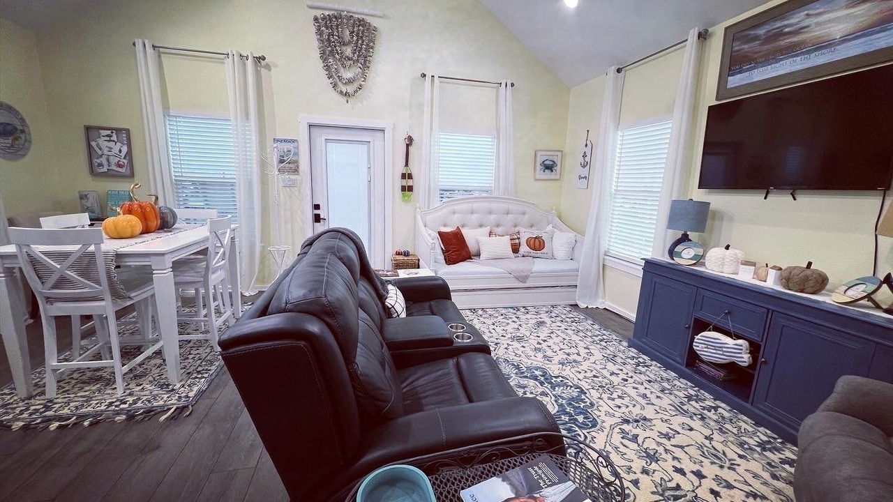 Photo of Livingroom in Crystal Beach