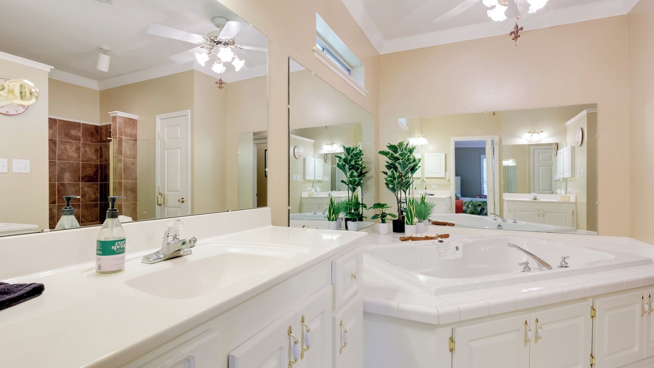 Photo of Bathroom in Diamondhead