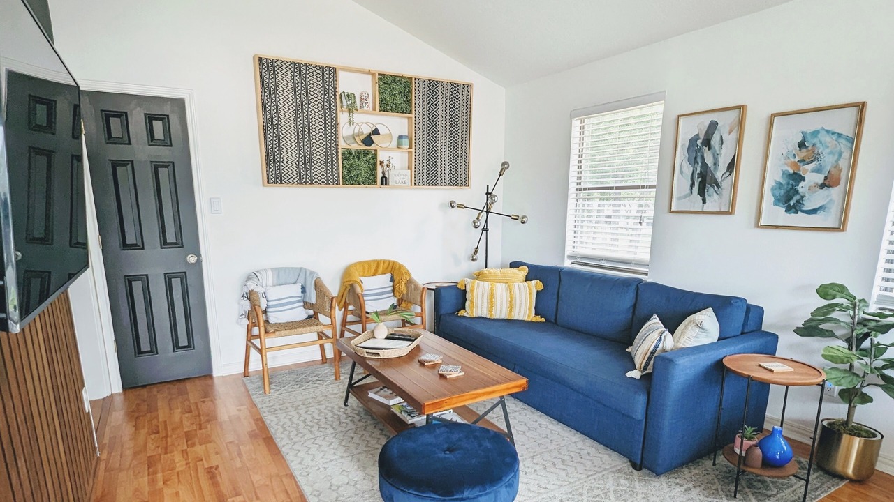 Photo of Livingroom in West Livingston