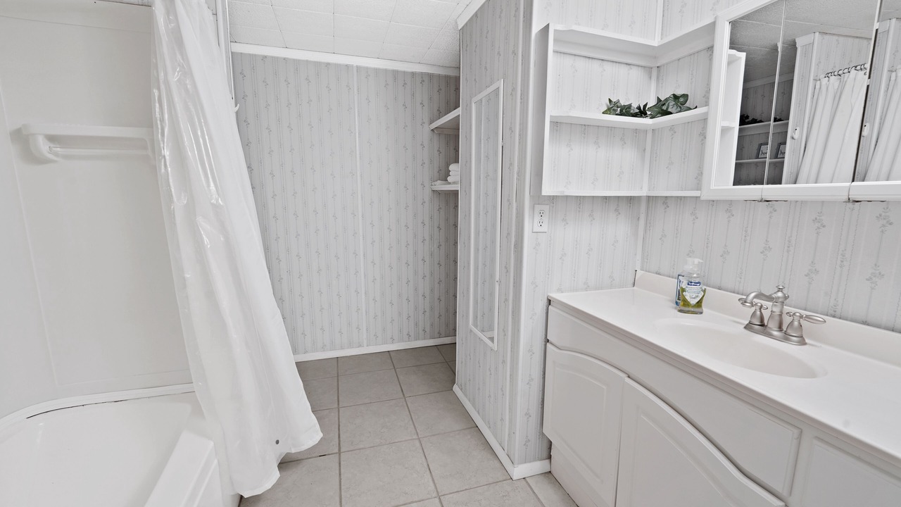 Photo of Bathroom in De Funiak Springs