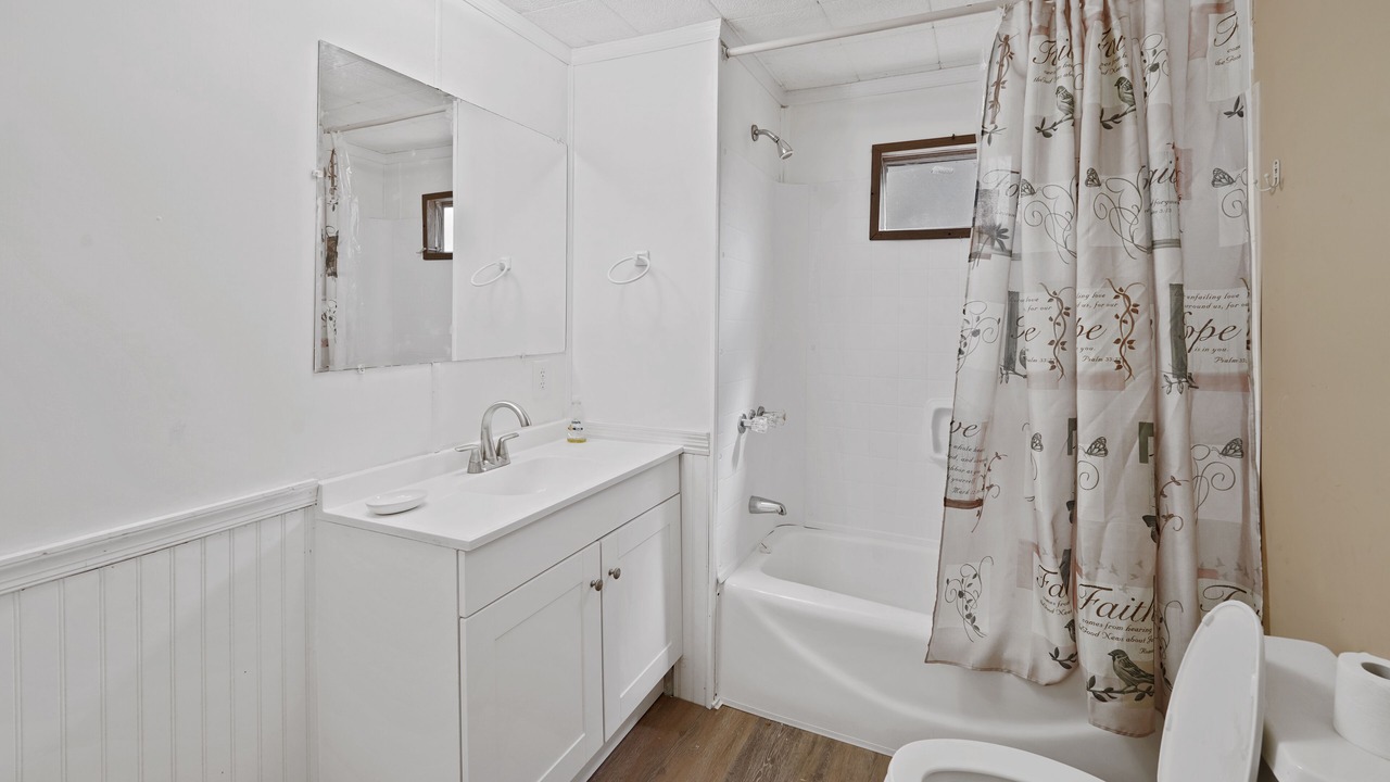 Photo of Bathroom in De Funiak Springs