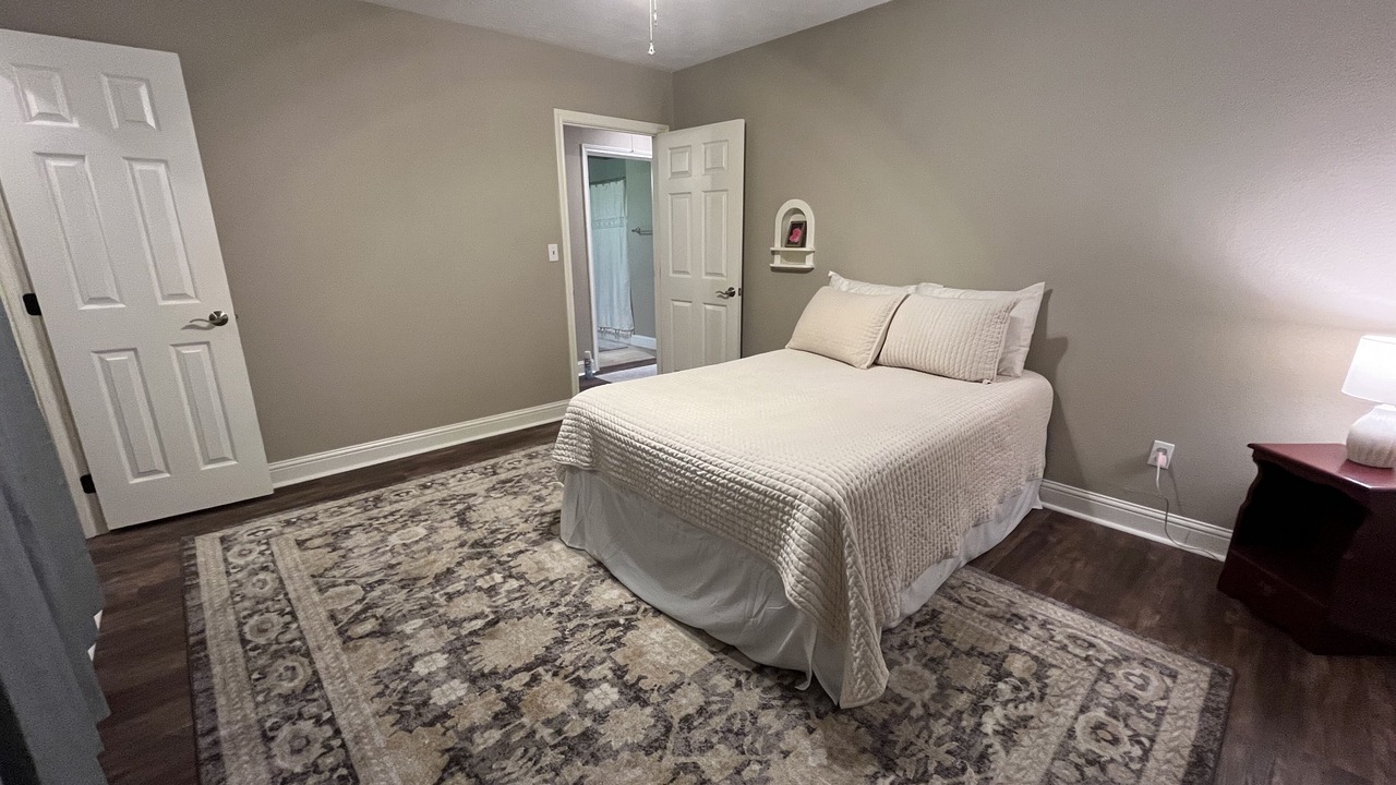 Photo of Bedroom in Groves