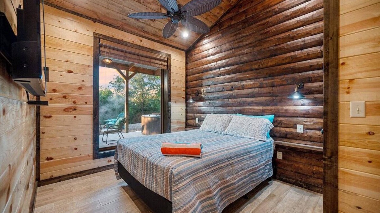 Photo of Bedroom in Smithville