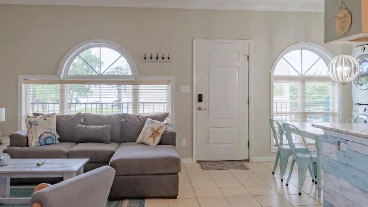 Photo of Livingroom in Long Beach