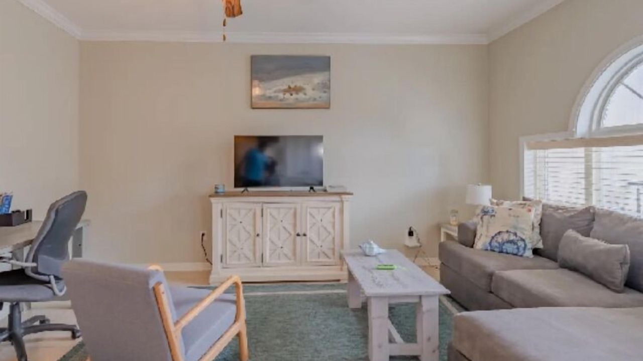 Photo of Livingroom in Long Beach