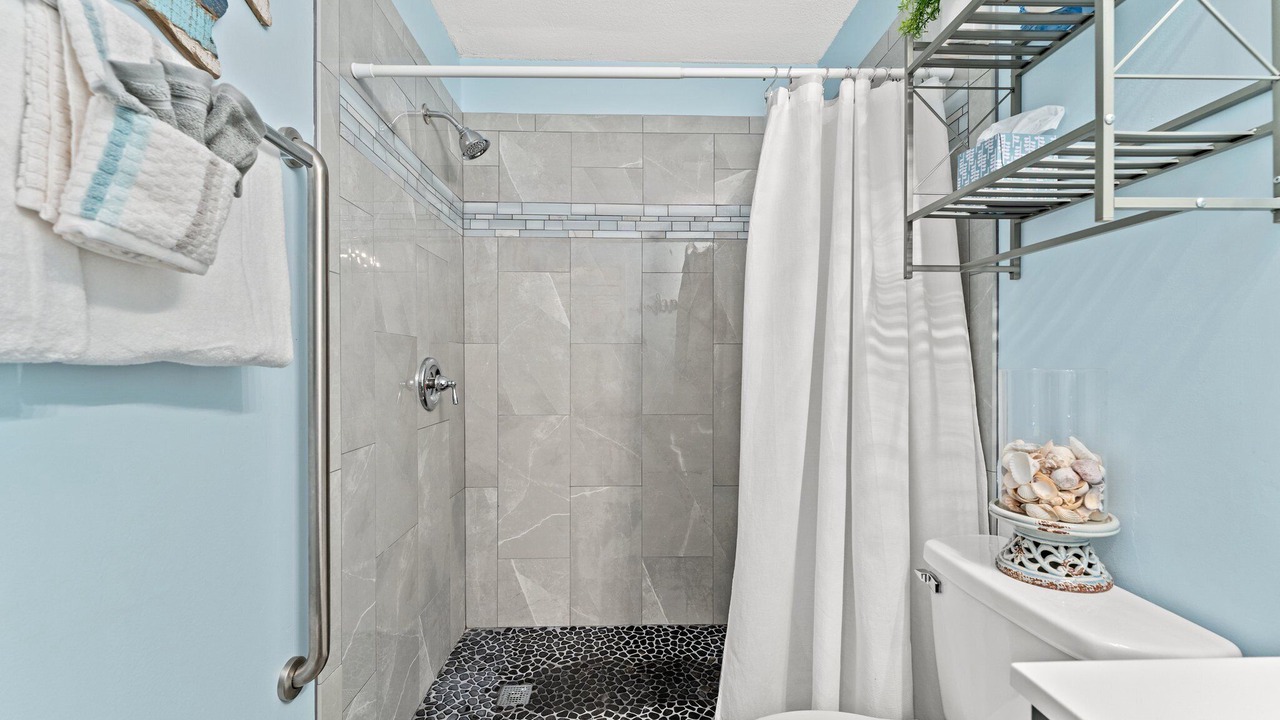 Photo of Bathroom in Summer Breeze