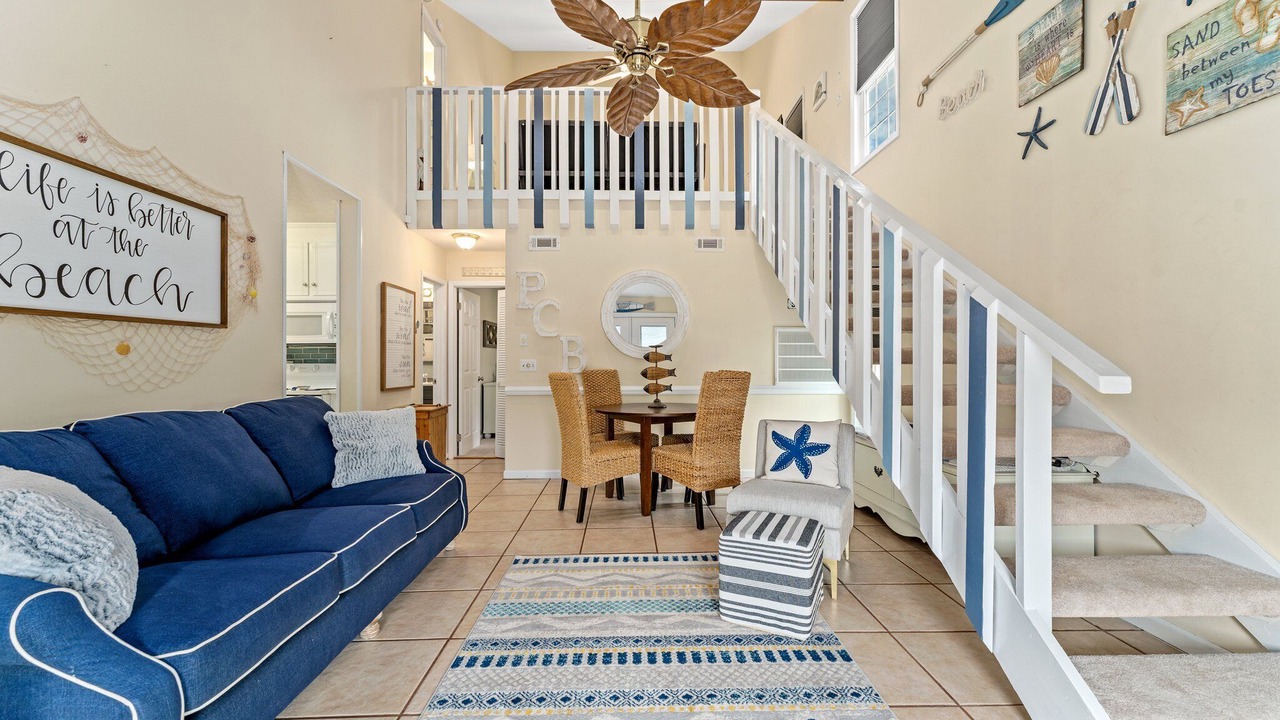 Photo of Livingroom in Summer Breeze