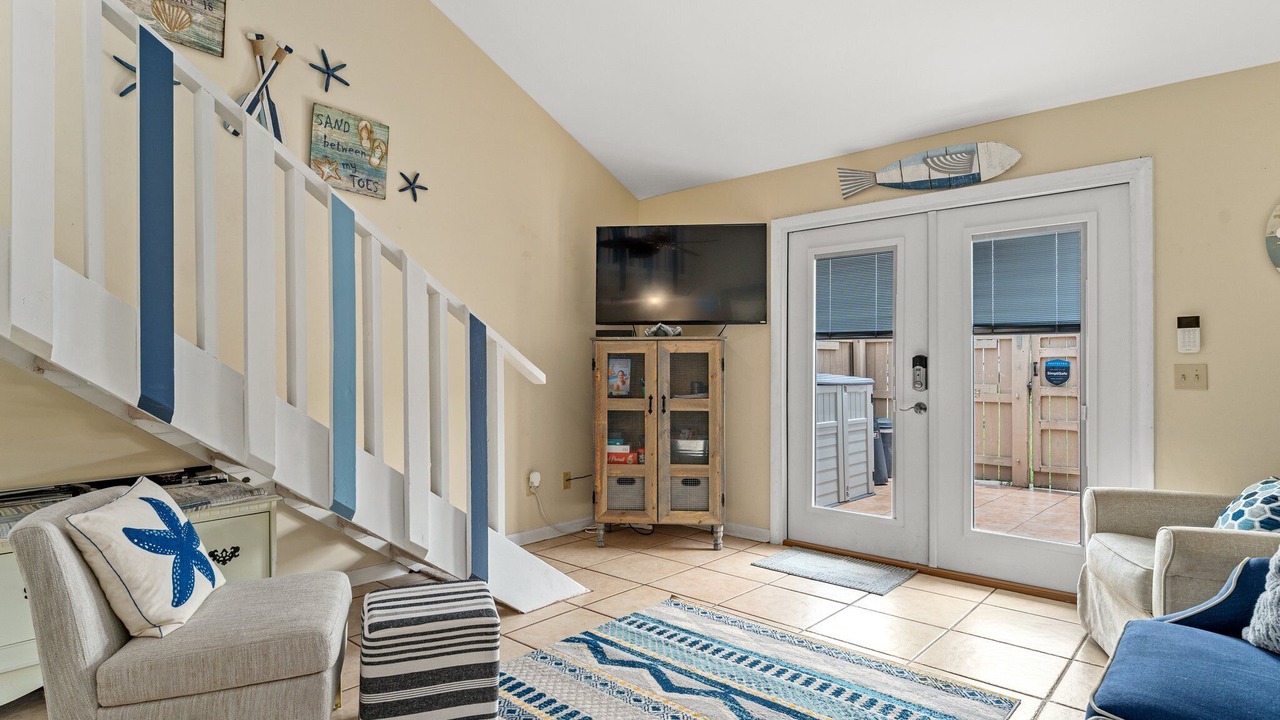Photo of Livingroom in Summer Breeze