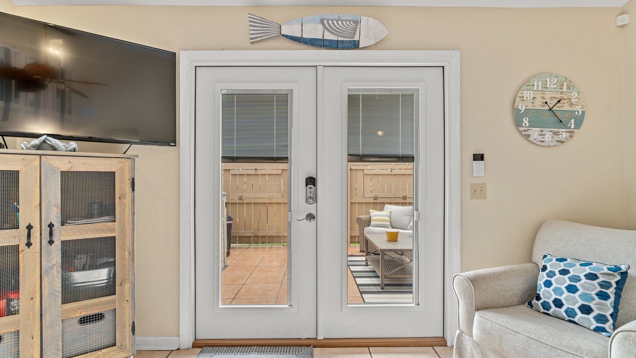 Photo of Livingroom in Summer Breeze