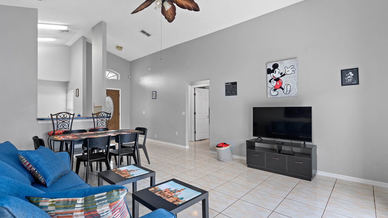 Photo of Livingroom in Crescent Lakes