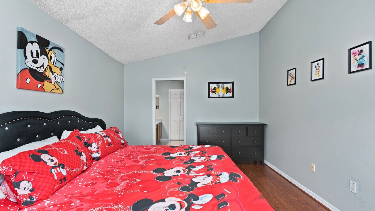 Photo of Bedroom in Crescent Lakes