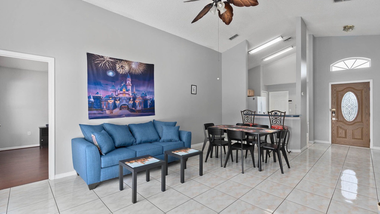 Photo of Livingroom in Crescent Lakes