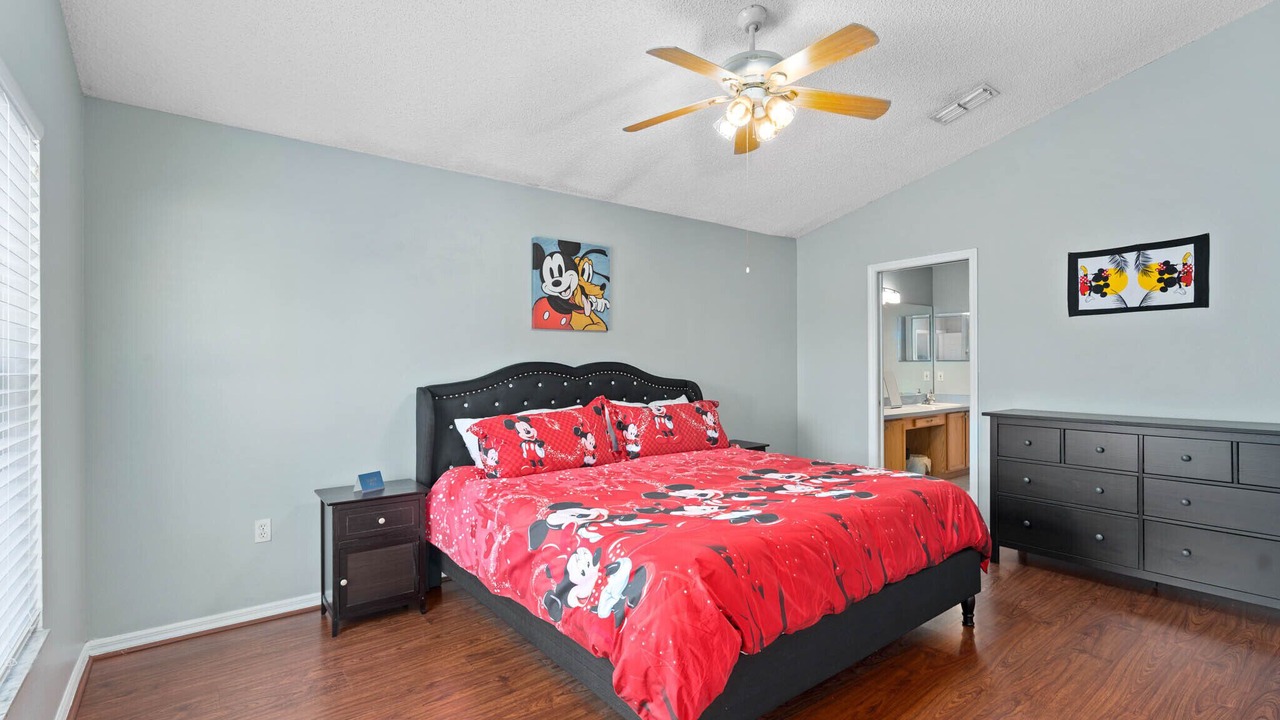 Photo of Bedroom in Crescent Lakes