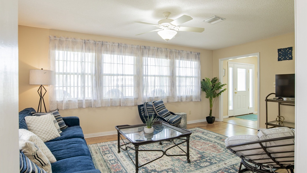 Photo of Livingroom in Grande Lagoon Lakes