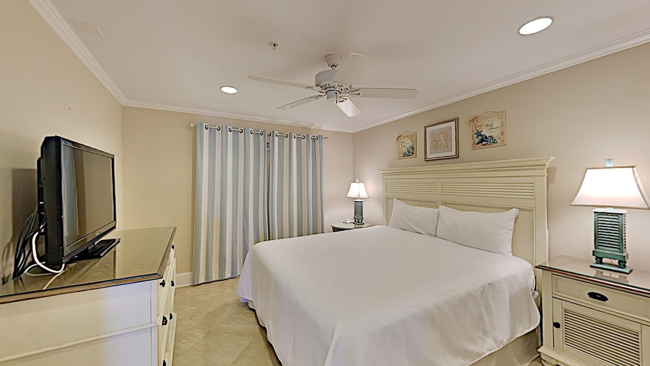 Photo of Bedroom in Crystal Beach