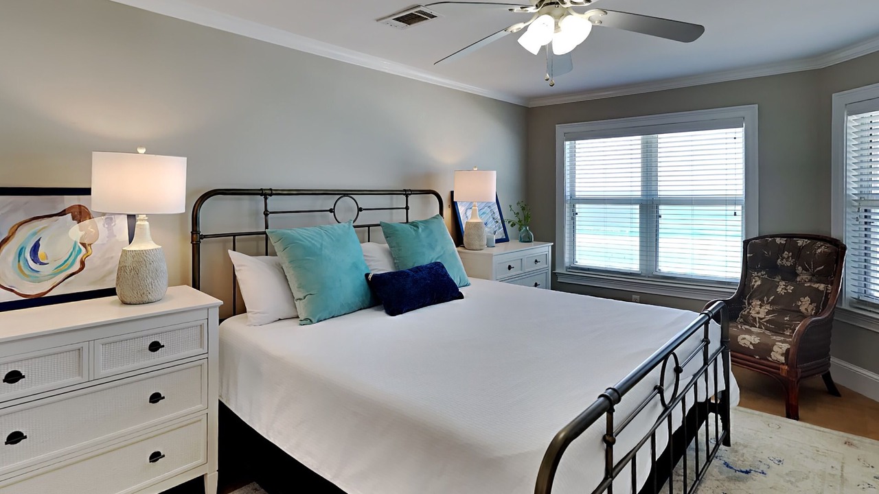 Photo of Bedroom in Crystal Beach
