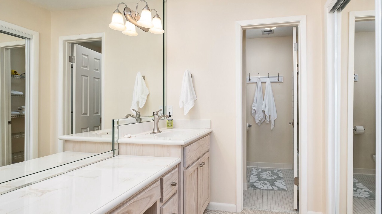 Photo of Bathroom in White's Gulfview