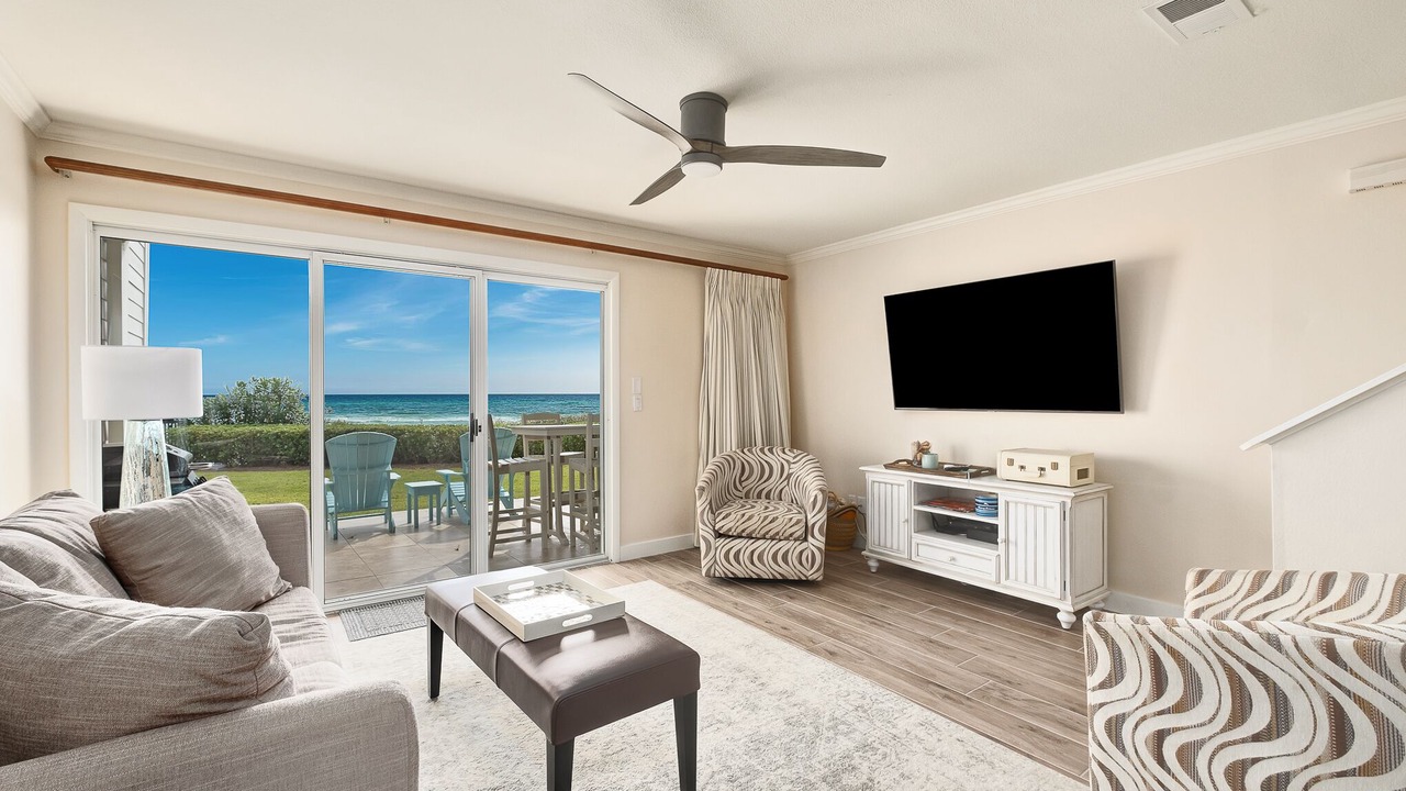 Photo of Livingroom in White's Gulfview