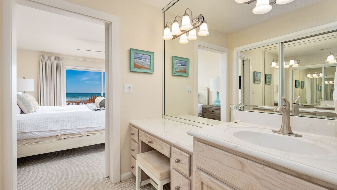 Photo of Bathroom in White's Gulfview