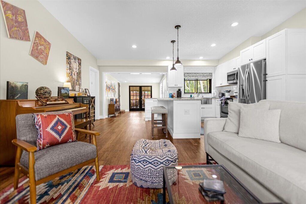 Photo of Livingroom in Fairview Shores