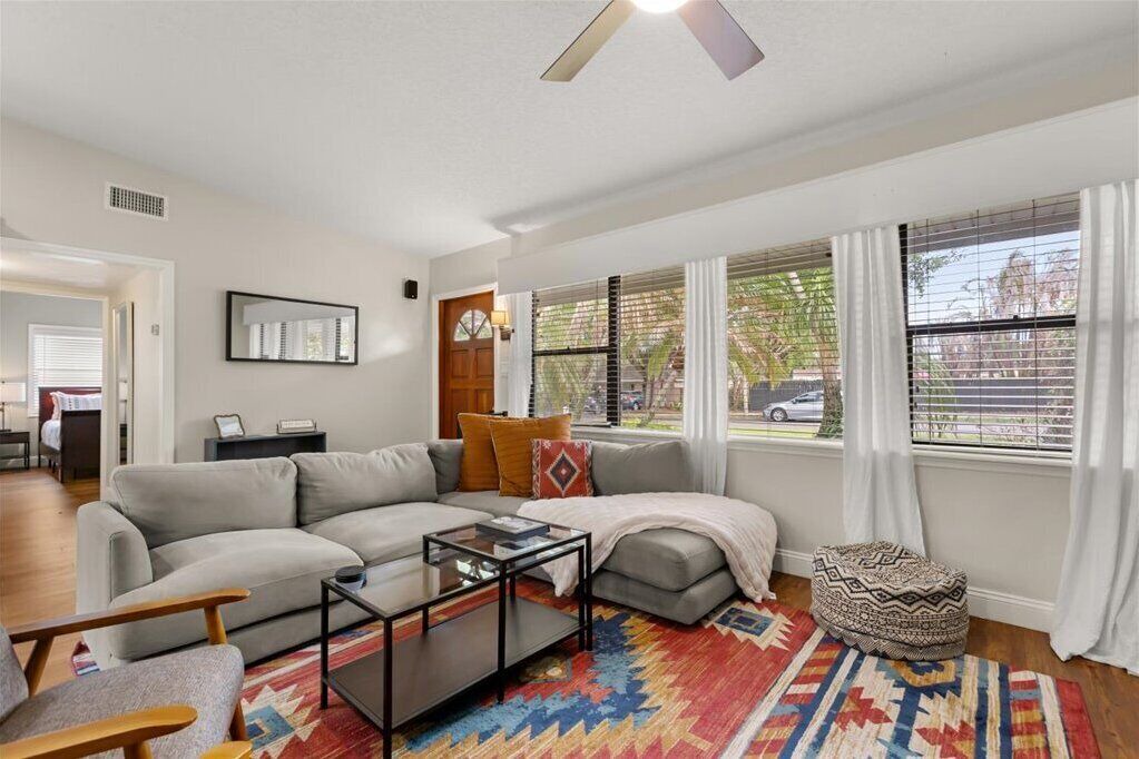 Photo of Livingroom in Fairview Shores