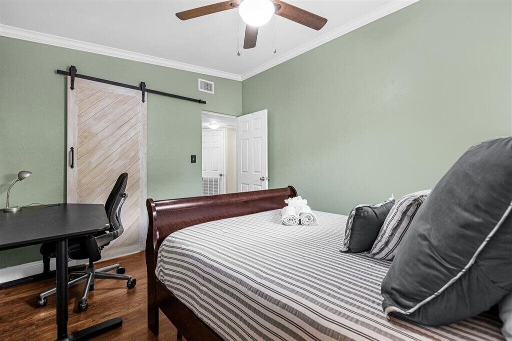 Photo of Bedroom in Fairview Shores