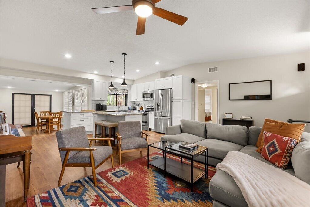 Photo of Livingroom in Fairview Shores