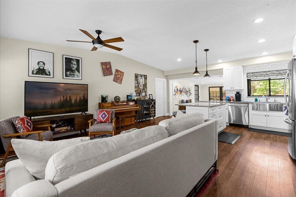 Photo of Livingroom in Fairview Shores