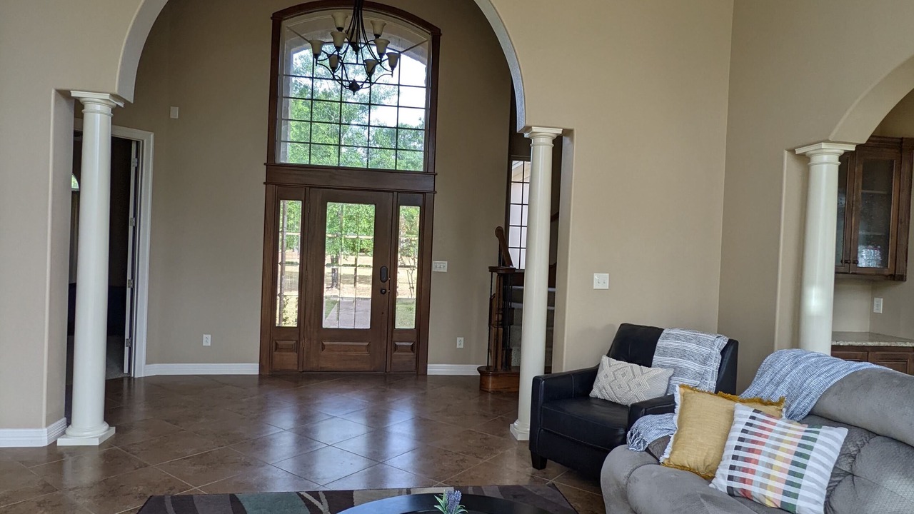 Photo of Livingroom in Bronson