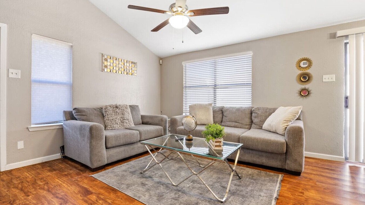 Photo of Livingroom in Southwest Carrollton