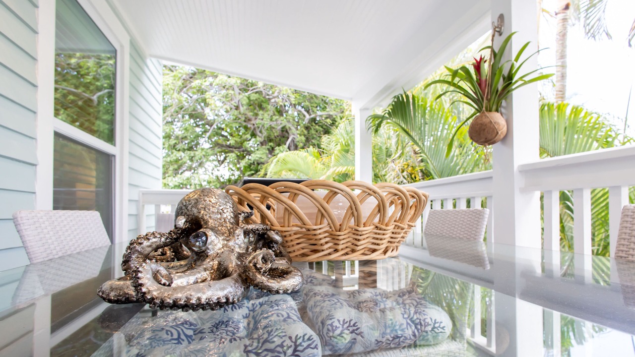 Photo of Patio Balcony in White Street Gallery District