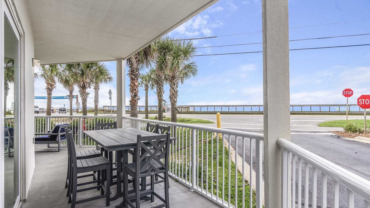Photo of Patio Balcony in Avalon Beach Estates