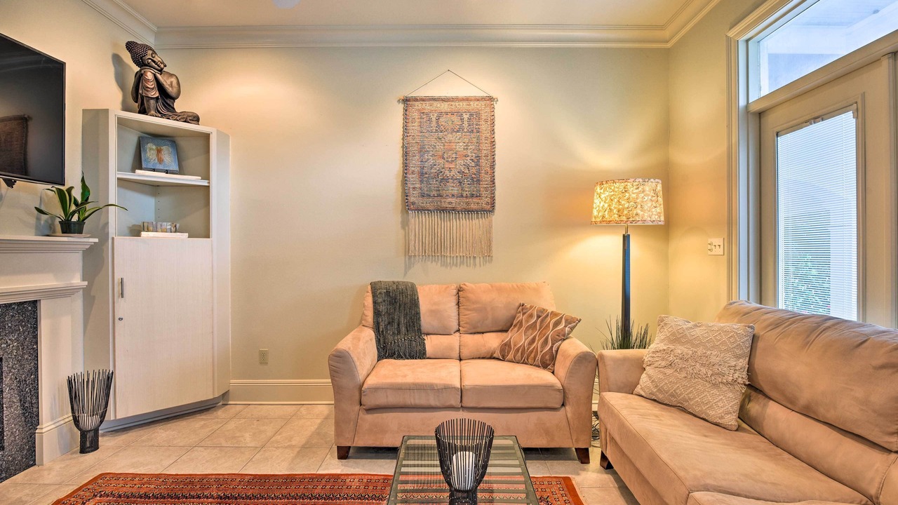Photo of Livingroom in Lakeview