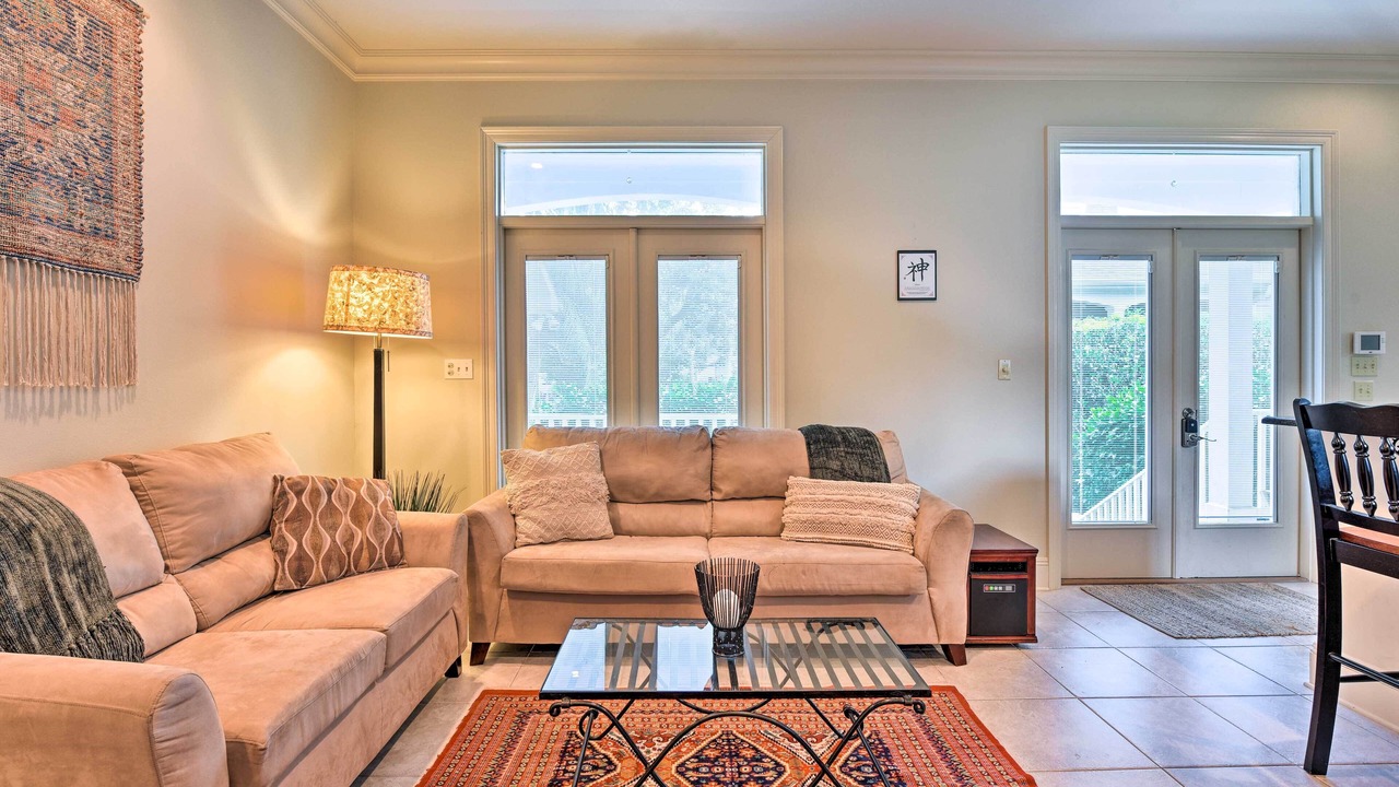Photo of Livingroom in Lakeview