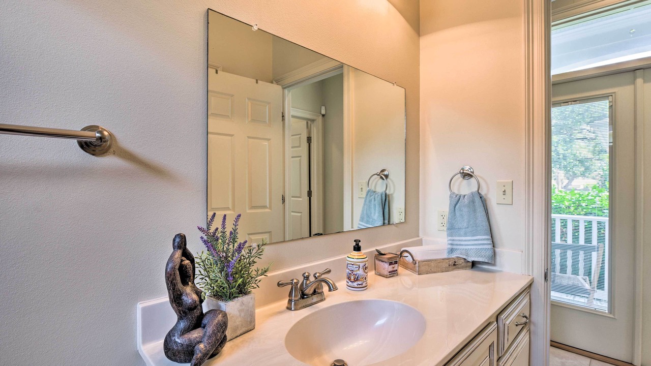 Photo of Bathroom in Lakeview