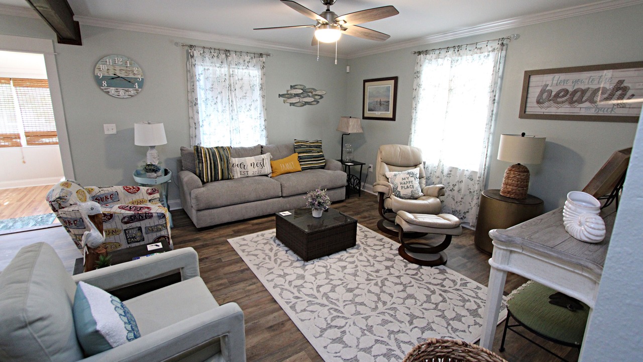 Photo of Livingroom in Foley