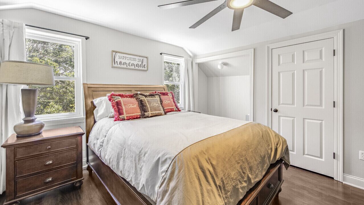 Photo of Bedroom in Pride