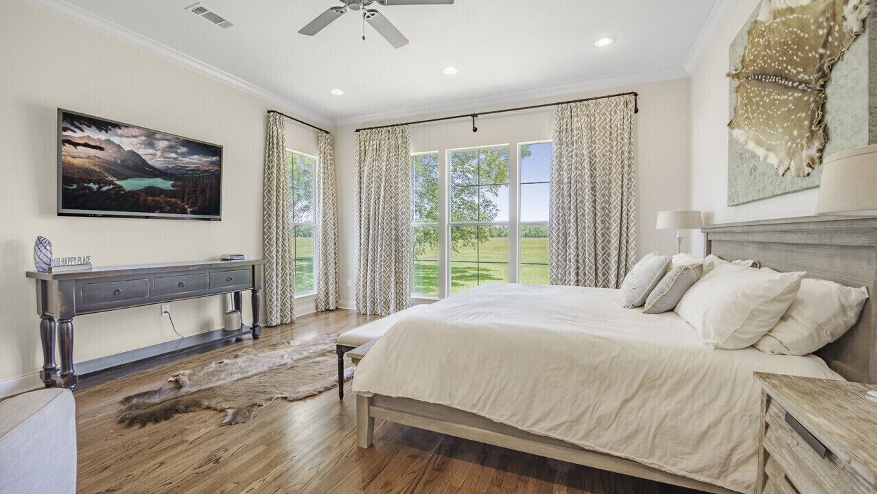 Photo of Bedroom in Pride