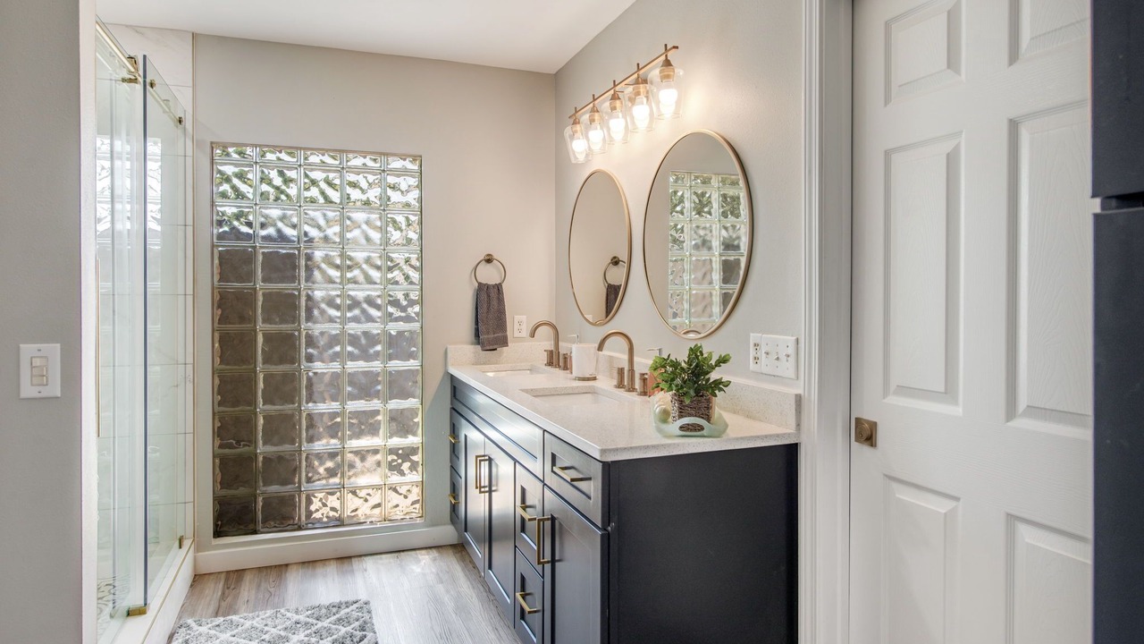 Photo of Bathroom in Mary Esther
