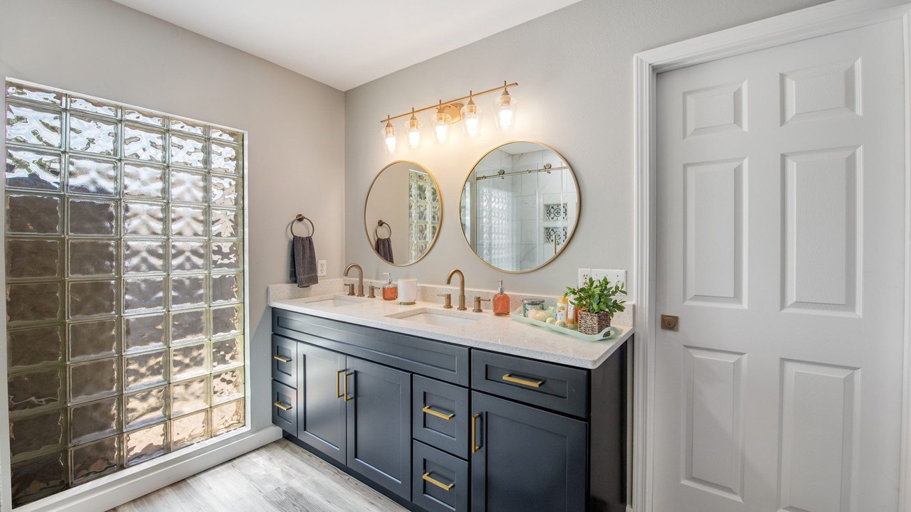 Photo of Bathroom in Mary Esther