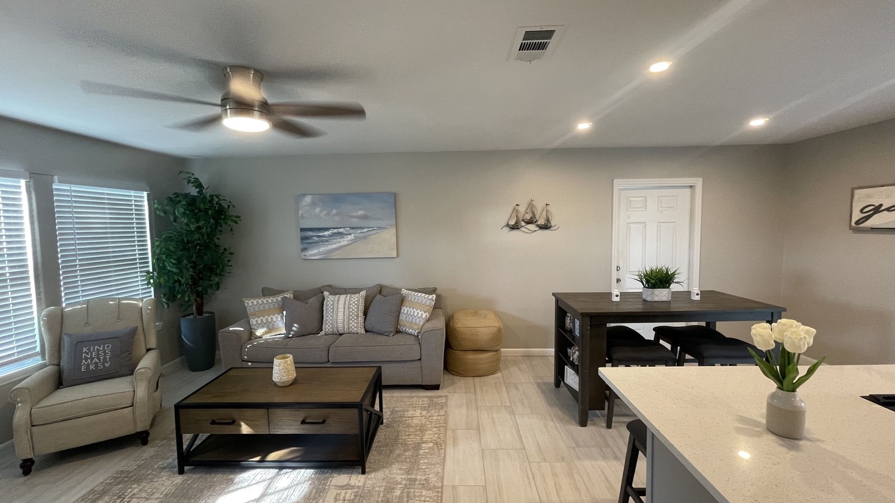 Photo of Livingroom in Pretty Bayou