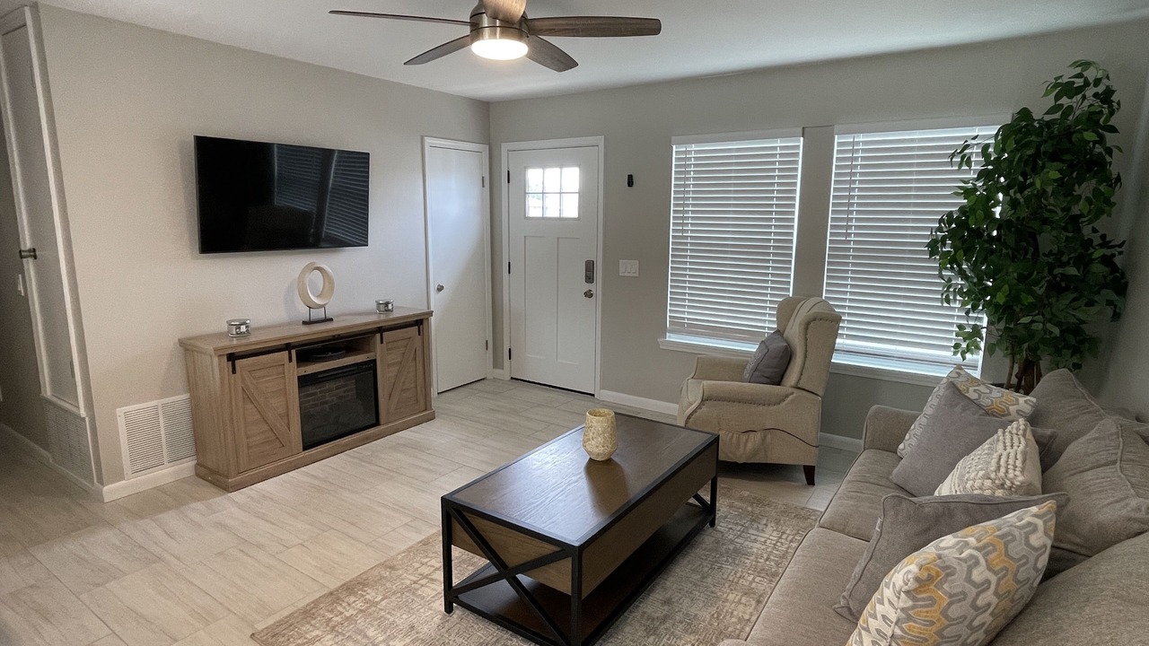 Photo of Livingroom in Pretty Bayou