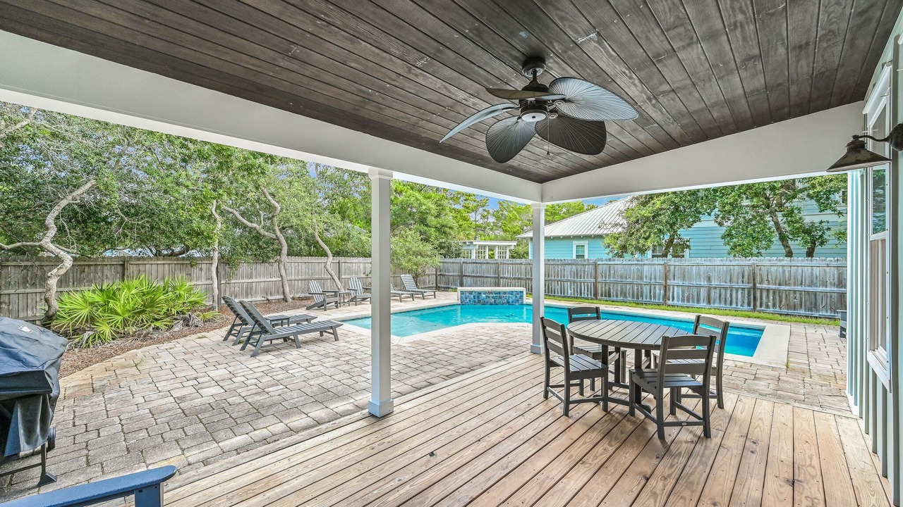 Photo of Outdoor in White's Gulfview