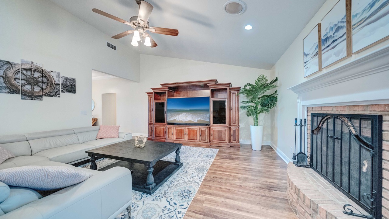 Photo of Livingroom in Lynn Haven