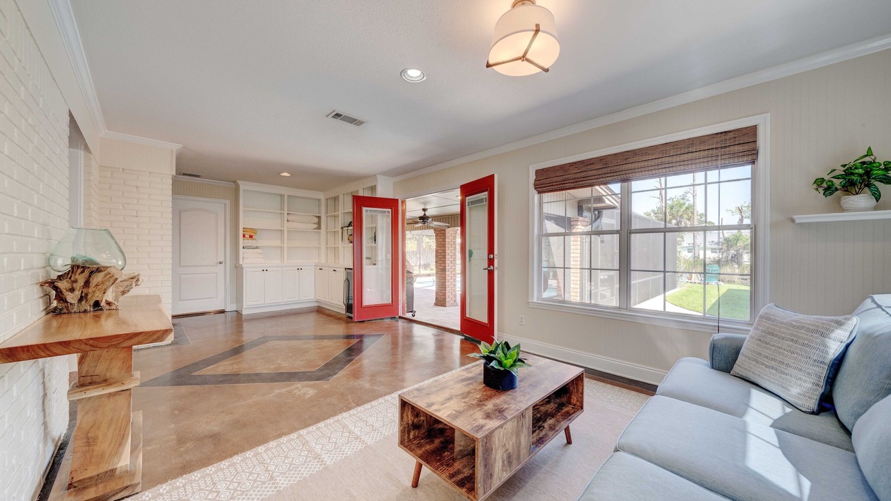 Photo of Livingroom in Lynn Haven