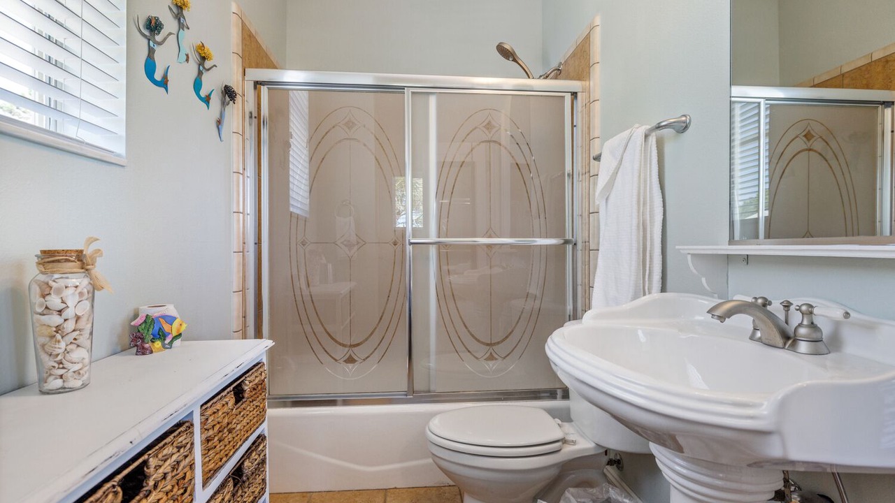 Photo of Bathroom in Summer Breeze