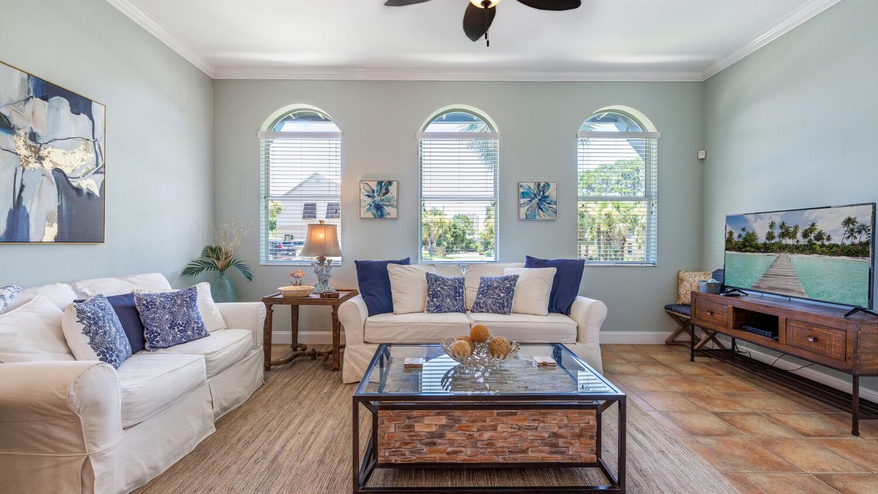Photo of Livingroom in Summer Breeze