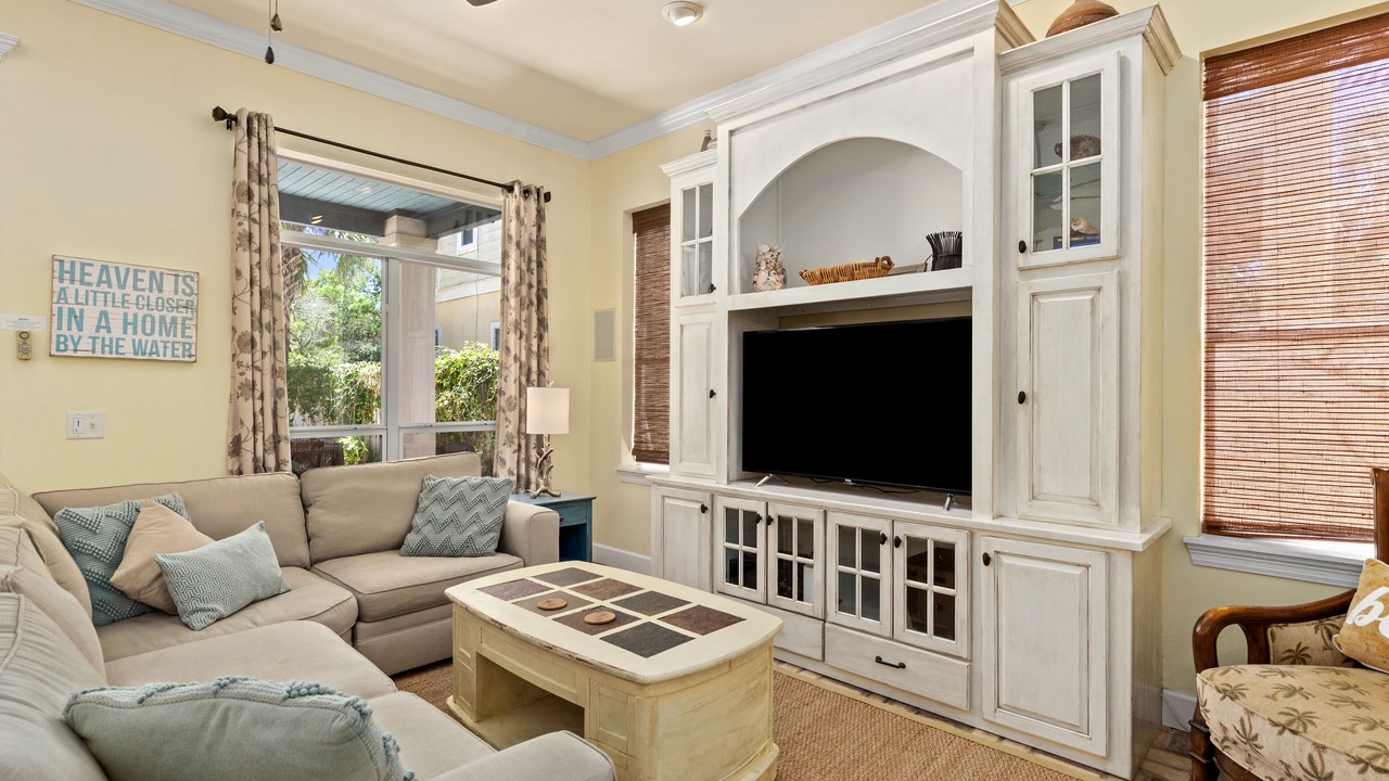 Photo of Livingroom in Summer Breeze