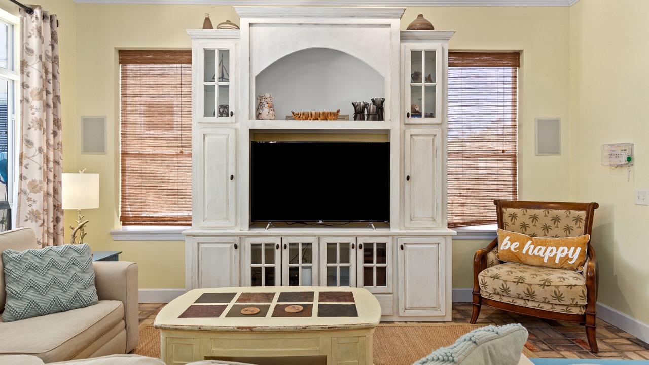 Photo of Livingroom in Summer Breeze