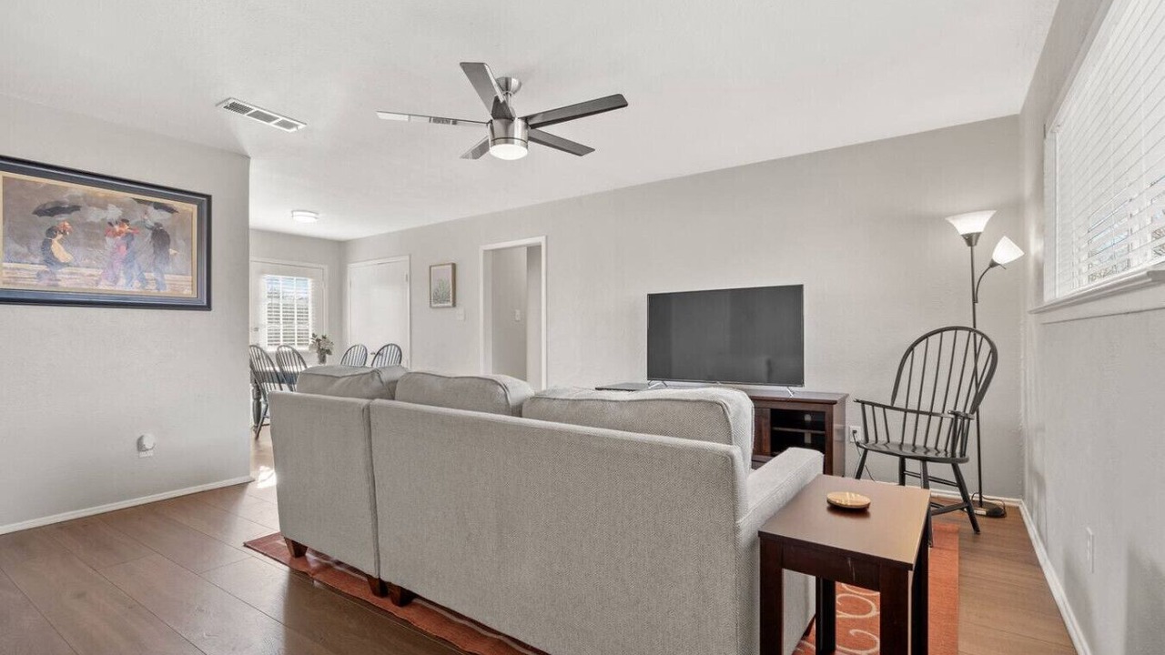 Photo of Livingroom in Central Arlington